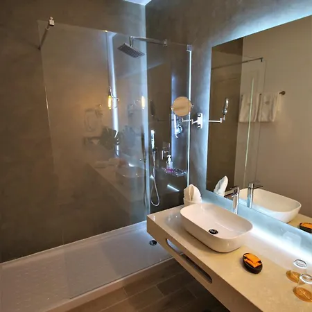 Authentic 2* 타비라