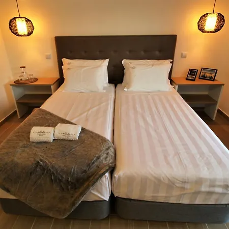 호텔 Authentic 타비라